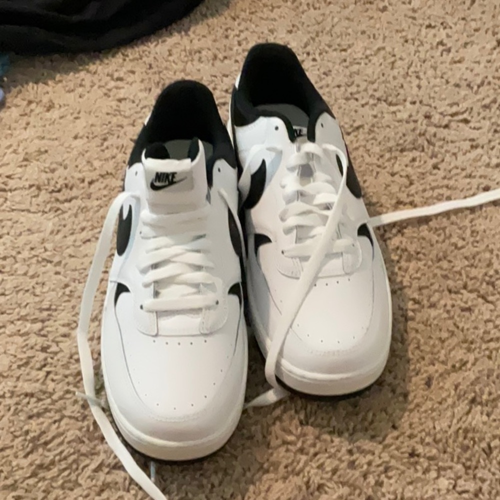 Nike White and Black Sneakers
